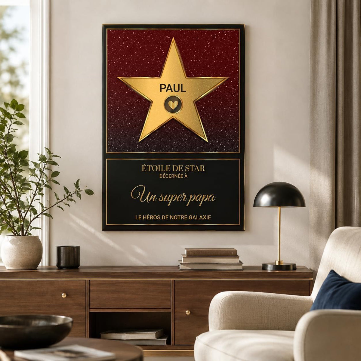 Étoile dorée sur fond rouge et noir façon Walk of Fame accrochée au salon, à son prénom avec votre message, imprimée et livrée chez vous en affiche (poster), toile canvas, cadre ou plexiglas (exemple)