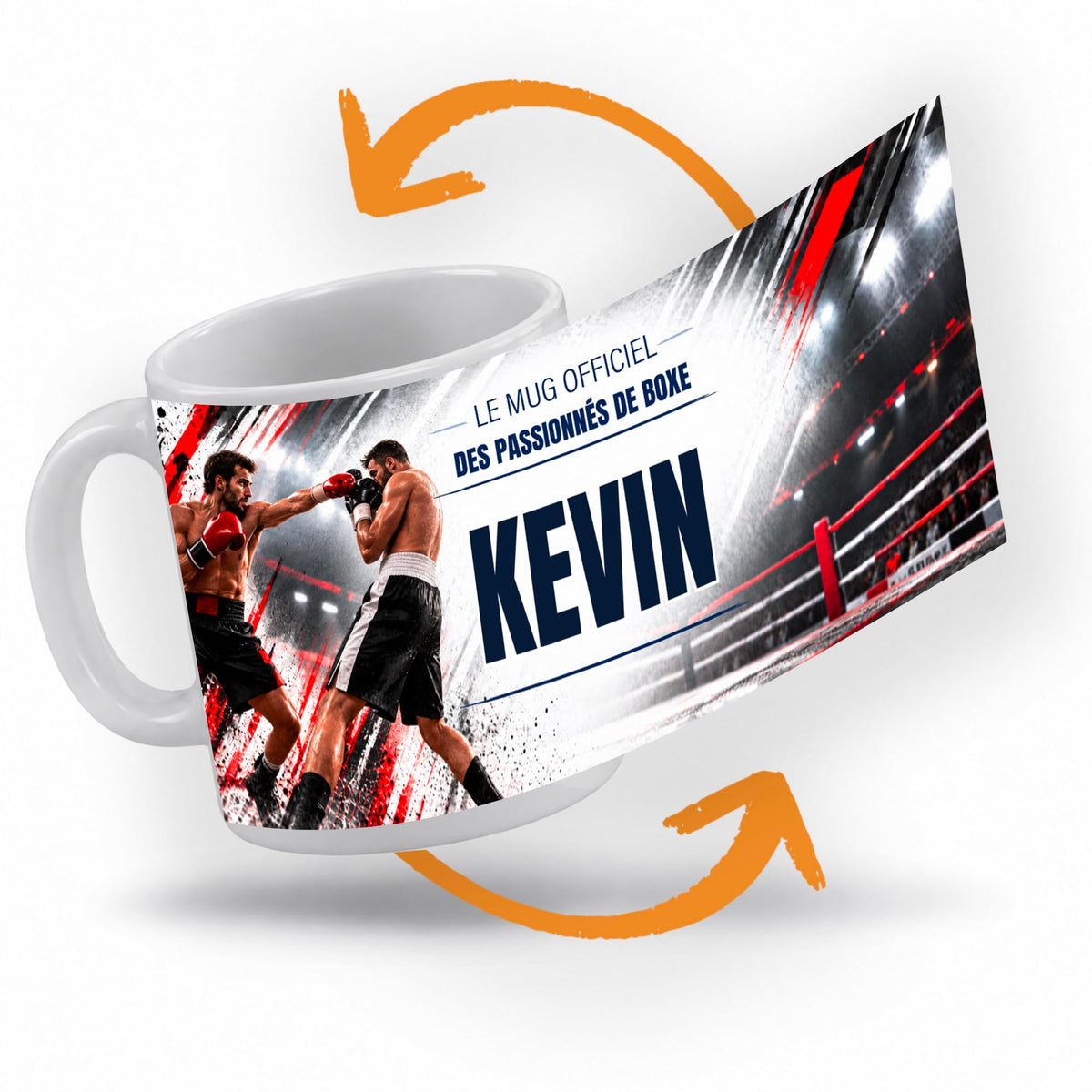 Décor boxe déroulé à 360° autour du mug : un ring sous les projecteurs, touches rouges et noires, votre texte et son prénom au centre ; imprimé puis livré chez vous (exemple)