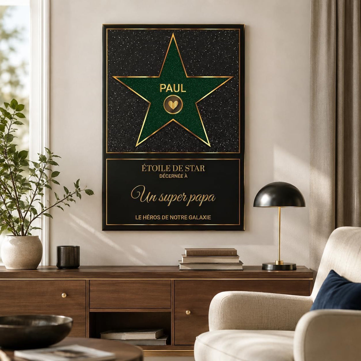 Étoile verte façon Walk of Fame accrochée au salon, à son prénom avec votre message, imprimée et livrée chez vous en affiche (poster), toile canvas, cadre ou plexiglas (exemple)