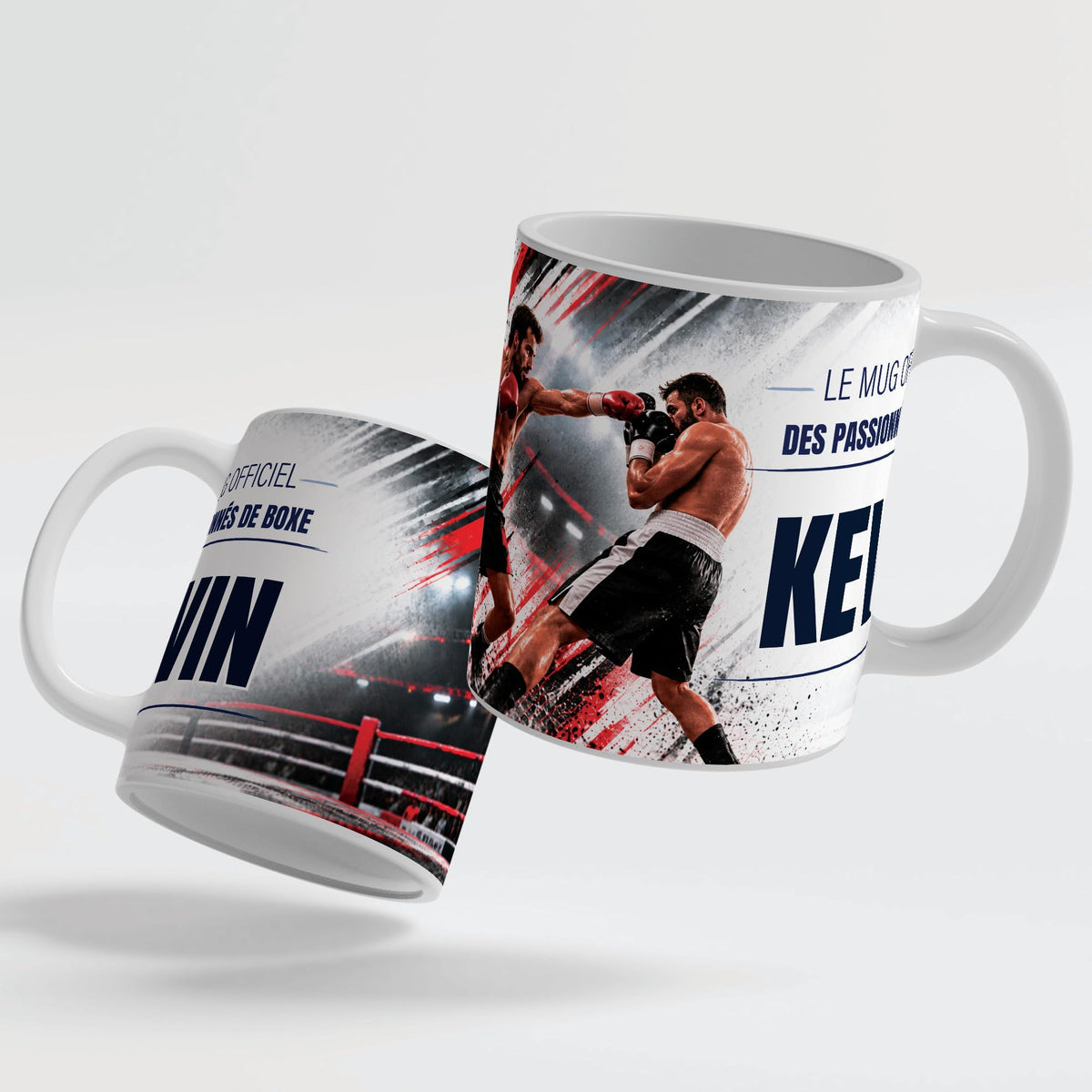 Le mug boxe de 330 ml vu de deux côtés, en céramique blanche : prénom et texte au choix ; anse et intérieur blancs, noirs, rouges, bleus, verts, roses ou dorés ; livré chez vous (exemple)
