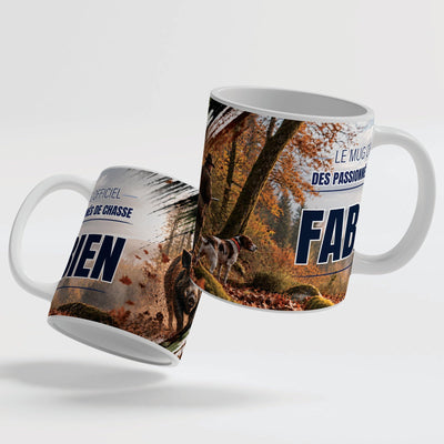 Le mug chasse de 330 ml vu de deux côtés, en céramique blanche : prénom et texte au choix ; anse et intérieur blancs, noirs, rouges, bleus, verts, roses ou dorés ; livré chez vous (exemple)