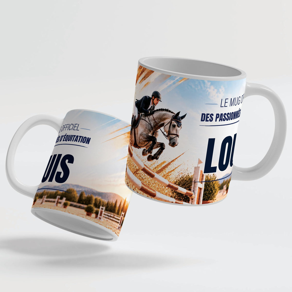 Le mug équitation de 330 ml vu de deux côtés, en céramique blanche : prénom et texte au choix ; anse et intérieur blancs, noirs, rouges, bleus, verts, roses ou dorés ; livré chez vous (exemple)