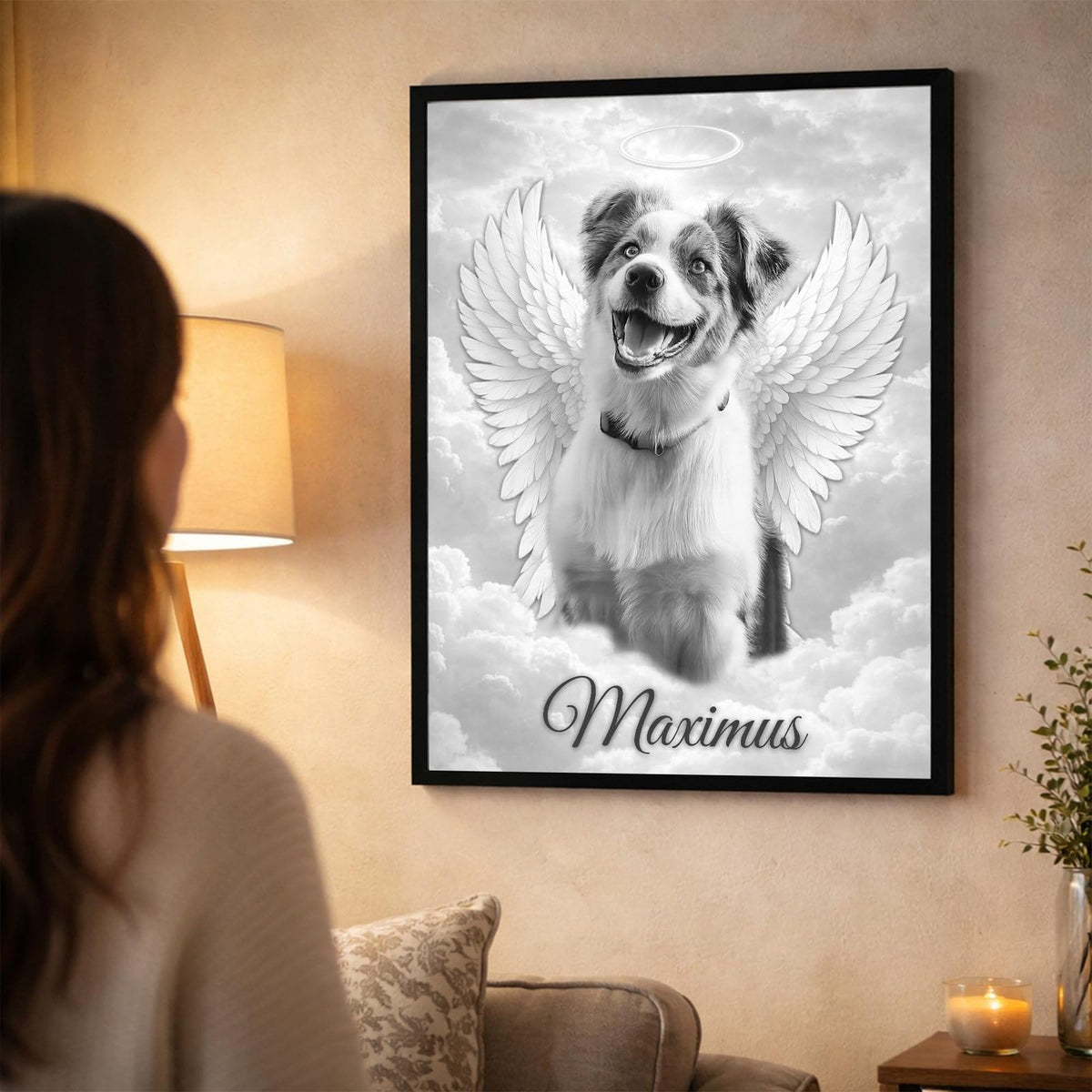 Pour garder votre chien près de vous : son portrait ailé en noir et blanc, avec son prénom, accroché au mur en cadre noir, imprimé et livré chez vous (exemple)