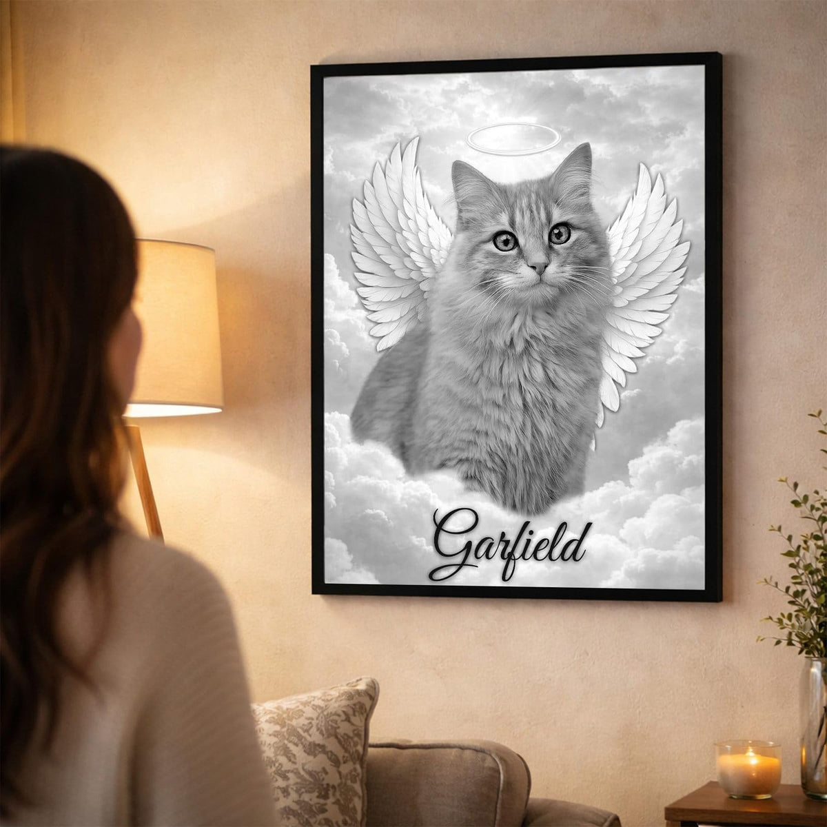 Pour garder votre animal près de vous : son portrait ailé en noir et blanc, avec son prénom, accroché au mur en cadre noir, imprimé et livré chez vous (exemple)