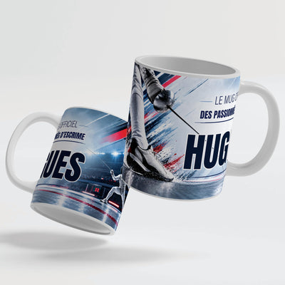 Le mug escrime de 330 ml vu de deux côtés, en céramique blanche : prénom et texte au choix ; anse et intérieur blancs, noirs, rouges, bleus, verts, roses ou dorés ; livré chez vous (exemple)