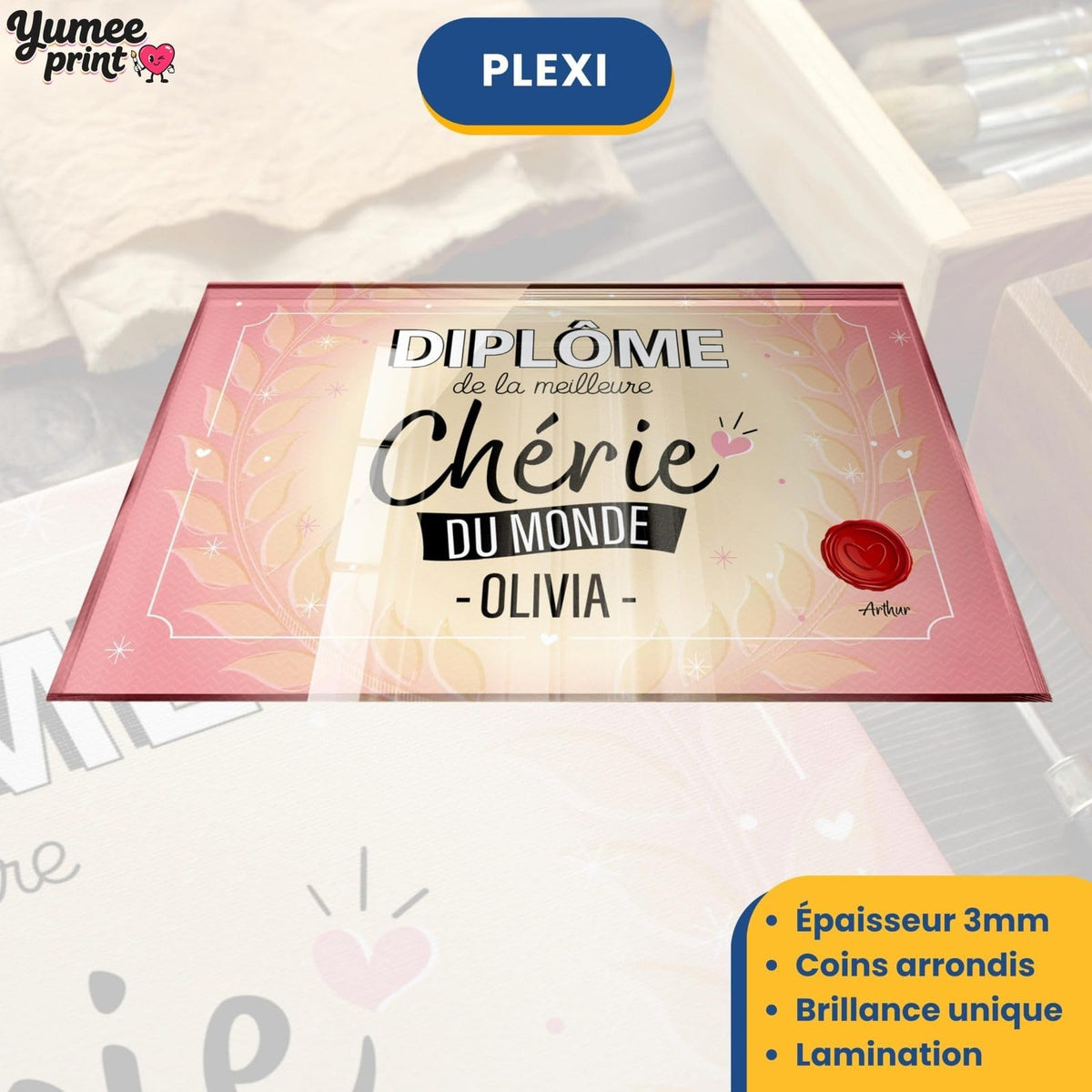 Diplôme « de la meilleure chérie du monde » sur plexiglas de 3 mm aux coins arrondis, finition brillante, avec son prénom et votre signature, livré chez vous (exemple)