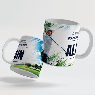 Le mug golf de 330 ml vu de deux côtés, en céramique blanche : prénom et texte au choix ; anse et intérieur blancs, noirs, rouges, bleus, verts, roses ou dorés ; livré chez vous (exemple)