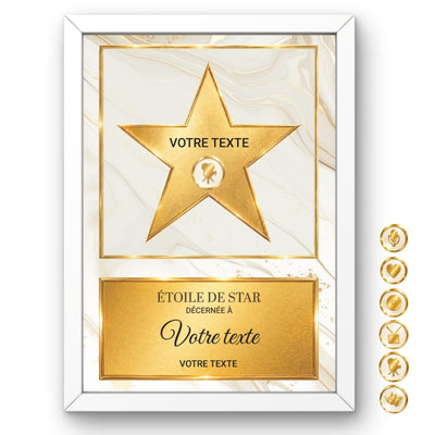 Étoile de star personnalisée façon Walk of Fame : étoile dorée sur marbre blanc veiné d'or en cadre blanc, prénom, pictogramme parmi six et message au choix, imprimée et livrée chez vous (exemple)