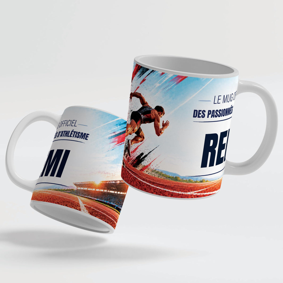 Le mug athlétisme de 330 ml vu de deux côtés, en céramique blanche : prénom et texte au choix ; anse et intérieur blancs, noirs, rouges, bleus, verts, roses ou dorés ; livré chez vous (exemple)