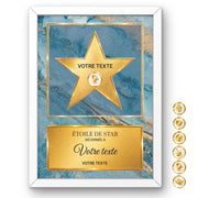 Étoile de star personnalisée façon Walk of Fame : étoile dorée sur marbre bleu pailleté d'or en cadre blanc, prénom, pictogramme parmi six et message au choix, imprimée et livrée chez vous (exemple)