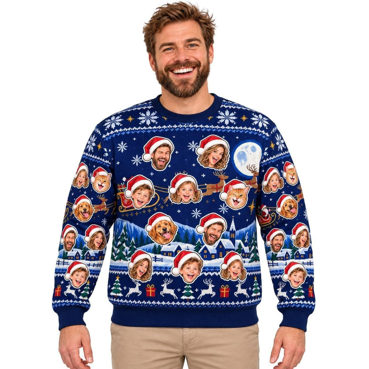 Sweat de Noël moche bleu nuit unisexe personnalisé : vos photos deviennent des visages coiffés d'un bonnet rouge, avec traîneau, lune et village enneigé, livré chez vous (exemple)