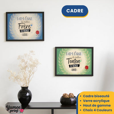 Deux diplômes humoristiques en cadre noir avec verre acrylique, ici « meilleur frère » et « meilleur tonton » ; prénoms et signatures personnalisés, livrés chez vous (exemple)