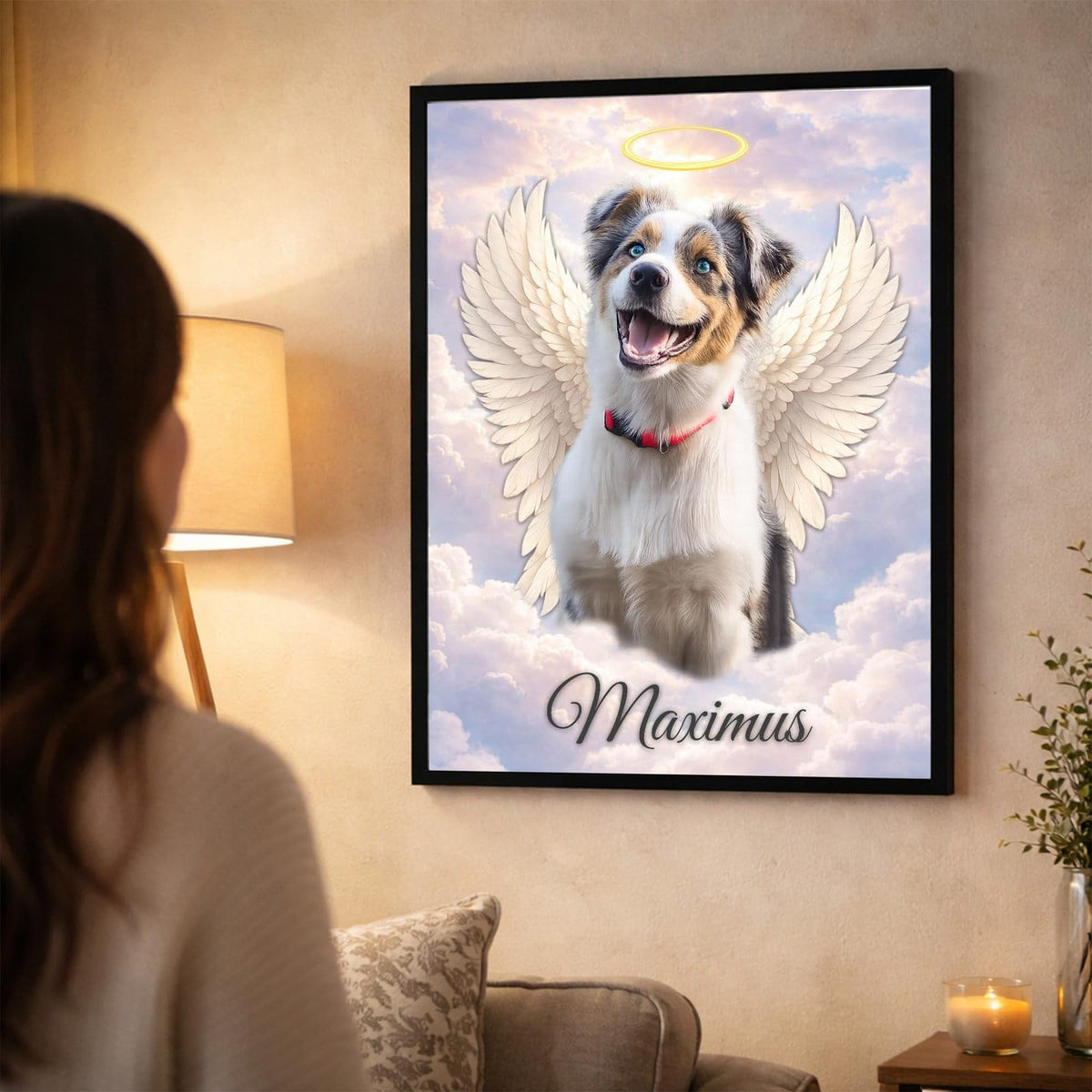Pour garder votre chien près de vous : son portrait ailé en couleur sur ciel pastel, avec son prénom, accroché au mur en cadre noir, imprimé et livré chez vous (exemple)