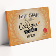 Diplôme humoristique « du meilleur collègue du monde » à son prénom, façon parchemin orange avec sceau rouge, sur toile canvas ; prénom et signature au choix, livré chez vous (exemple)