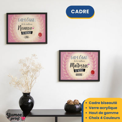 Deux diplômes humoristiques en cadre noir avec verre acrylique, ici « meilleure nounou » et « meilleure maîtresse » ; prénoms et signatures personnalisés, livrés chez vous (exemple)