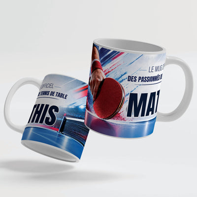 Deux faces du mug tennis de table : le décor continue d'une face à l'autre, prénom au centre ; mug blanc, anse et intérieur colorés ou version magique au choix, livré chez vous (exemple)