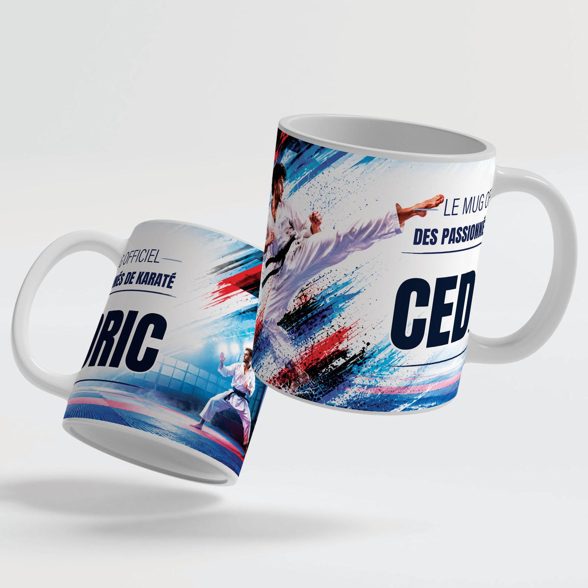 Le mug karaté de 330 ml vu de deux côtés, en céramique blanche : prénom et texte au choix ; anse et intérieur blancs, noirs, rouges, bleus, verts, roses ou dorés ; livré chez vous (exemple)