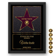 Étoile de star personnalisée façon Walk of Fame : étoile rose pailletée sur fond noir étoilé en cadre noir, prénom, pictogramme parmi six et message au choix, imprimée et livrée chez vous (exemple)
