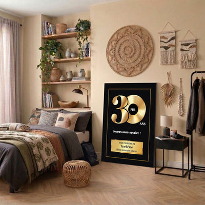 Disque d'or « 30 ans » imprimé sur toile canvas tendue sur châssis, posé dans une chambre ; prénom, signature et message au choix, livré chez vous (exemple)