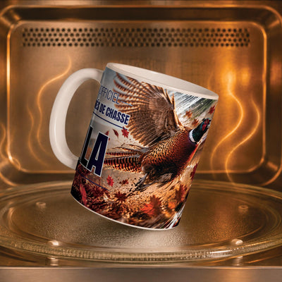 Mug chasse dans un four à micro-ondes, on y voit le faisan dans les feuilles rousses : compatible micro-ondes, aussi en version magique révélée par la chaleur ; livré chez vous (exemple)