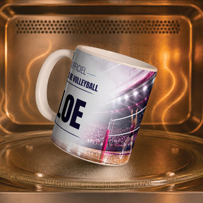 Mug volleyball femme personnalisé dans un four à micro-ondes, pour réchauffer café ou thé ; décor imprimé tout autour de la tasse en céramique, livré chez vous (exemple)