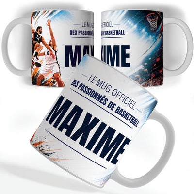 Mug basket personnalisé avec prénom, vu sous trois angles : un joueur qui s'élève ballon en main, décor imprimé à 360° sur céramique blanche ; livré chez vous (exemple)