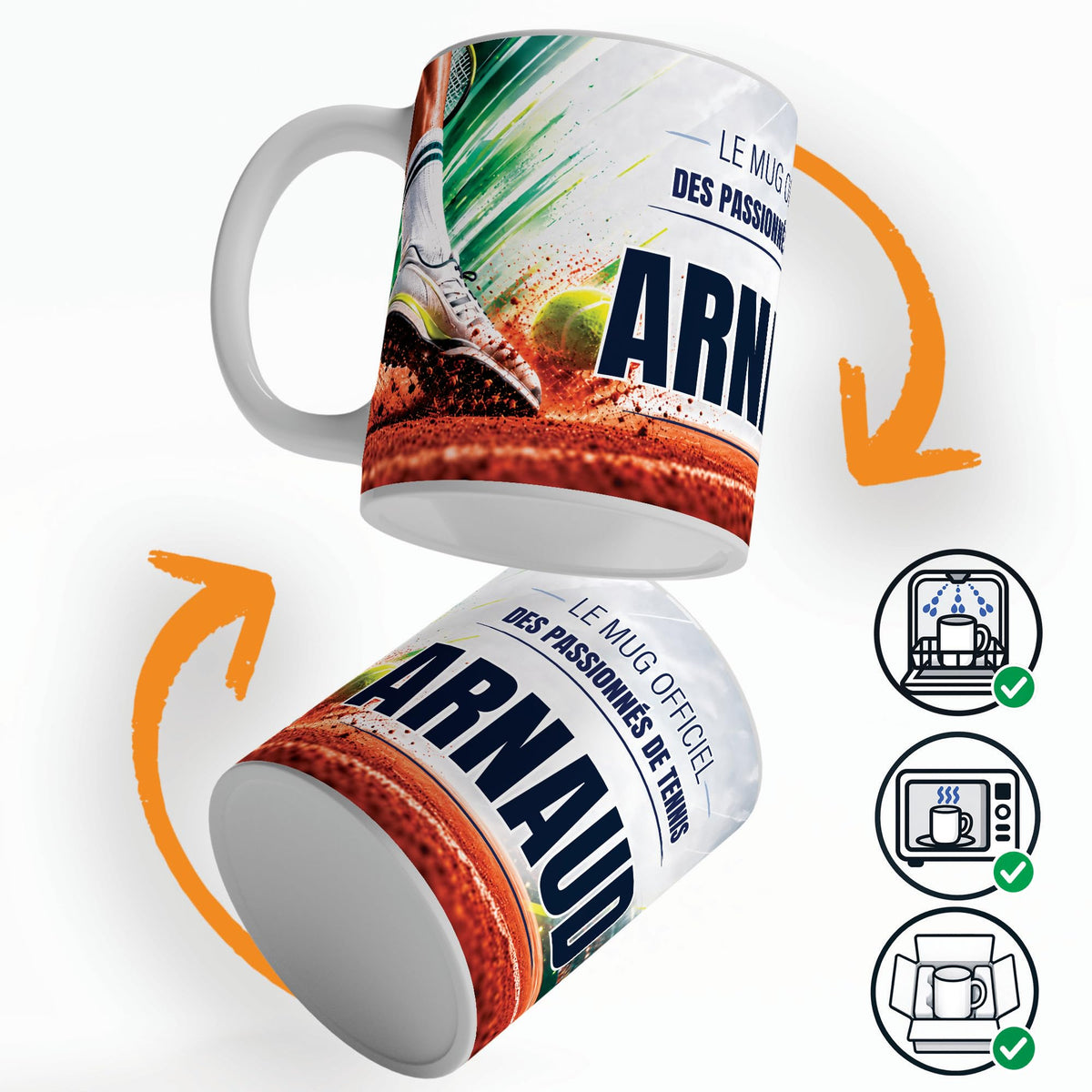 Mug tennis vu sous deux angles, prénom et texte au choix ; compatible lave-vaisselle et micro-ondes, expédié calé dans une boîte en carton jusque chez vous (exemple)