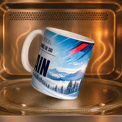 Mug ski personnalisé dans un four à micro-ondes, pour réchauffer café ou thé ; décor imprimé tout autour de la tasse en céramique, livré chez vous (exemple)