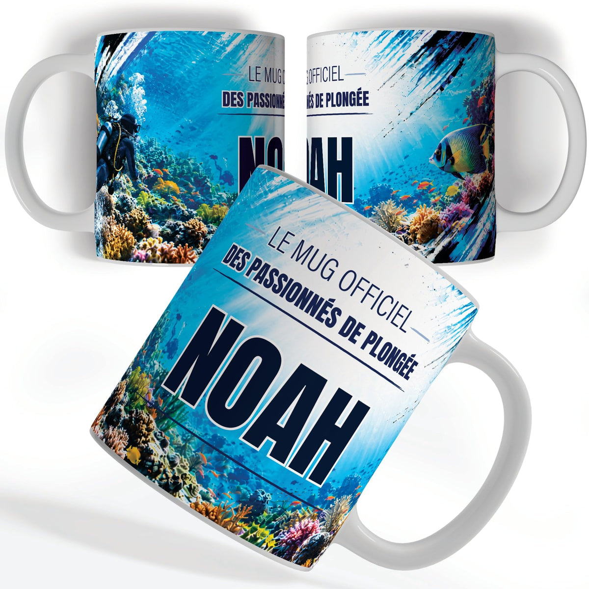 Mug plongée sous-marine vu de face et de dos : plongeur parmi les coraux, « Le mug officiel des passionnés de plongée » et votre prénom, imprimés sur céramique blanche et livrés chez vous (exemple)