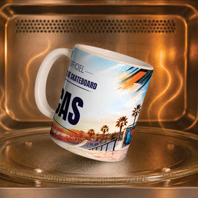 Mug skateboard personnalisé dans un four à micro-ondes, pour réchauffer café ou thé ; décor imprimé tout autour de la tasse en céramique, livré chez vous (exemple)