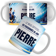 Mug judo personnalisé avec prénom, vu sous trois angles : deux judokas en pleine projection, décor imprimé à 360° sur céramique blanche ; livré chez vous (exemple)