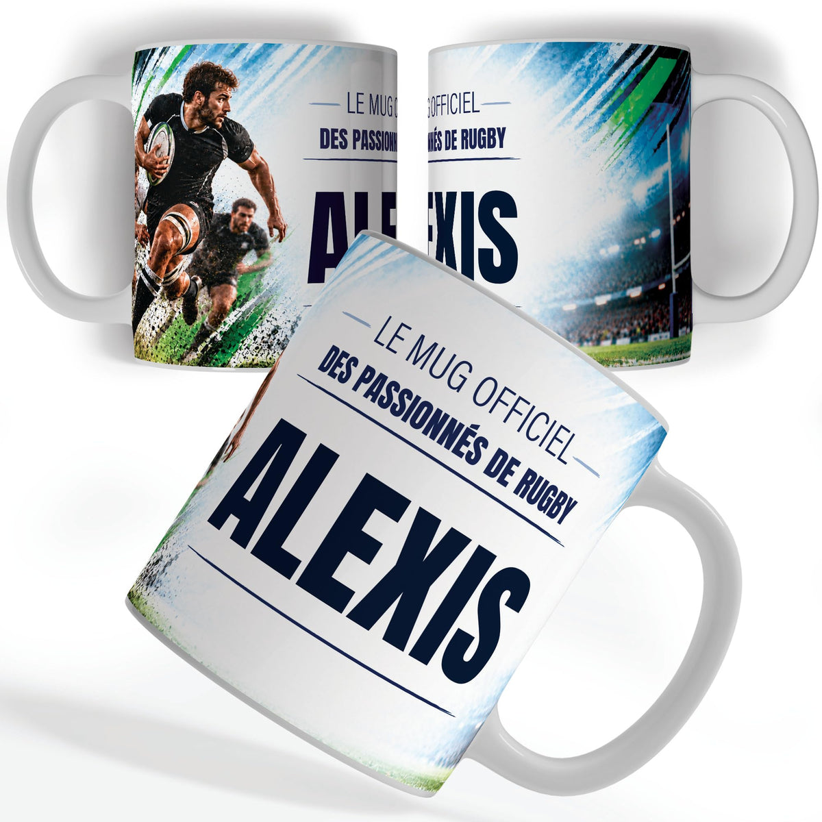 Mug rugby vu de face et de dos : rugbyman ballon en main, « Le mug officiel des passionnés de rugby » et votre prénom, imprimés sur céramique blanche et livrés chez vous (exemple)