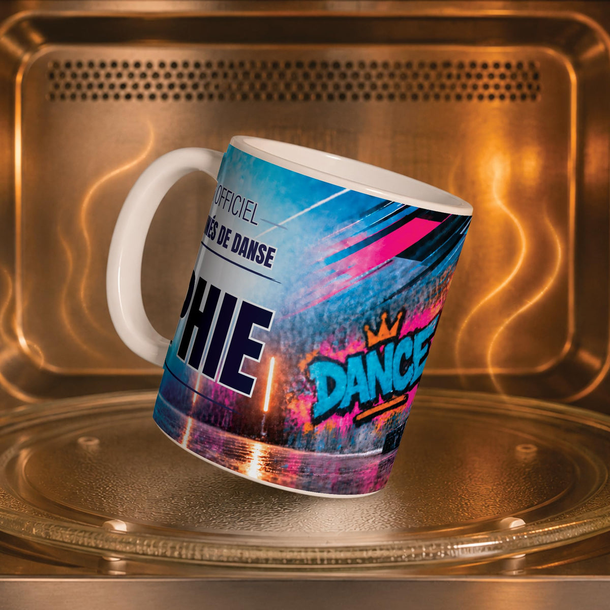 Mug danse urbaine dans un four à micro-ondes, on y voit le mur de graffitis : compatible micro-ondes, aussi en version magique révélée par la chaleur ; livré chez vous (exemple)