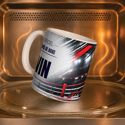 Mug boxe dans un four à micro-ondes, on y voit le ring aux cordes rouges et blanches : compatible micro-ondes, aussi en version magique révélée par la chaleur ; livré chez vous (exemple)