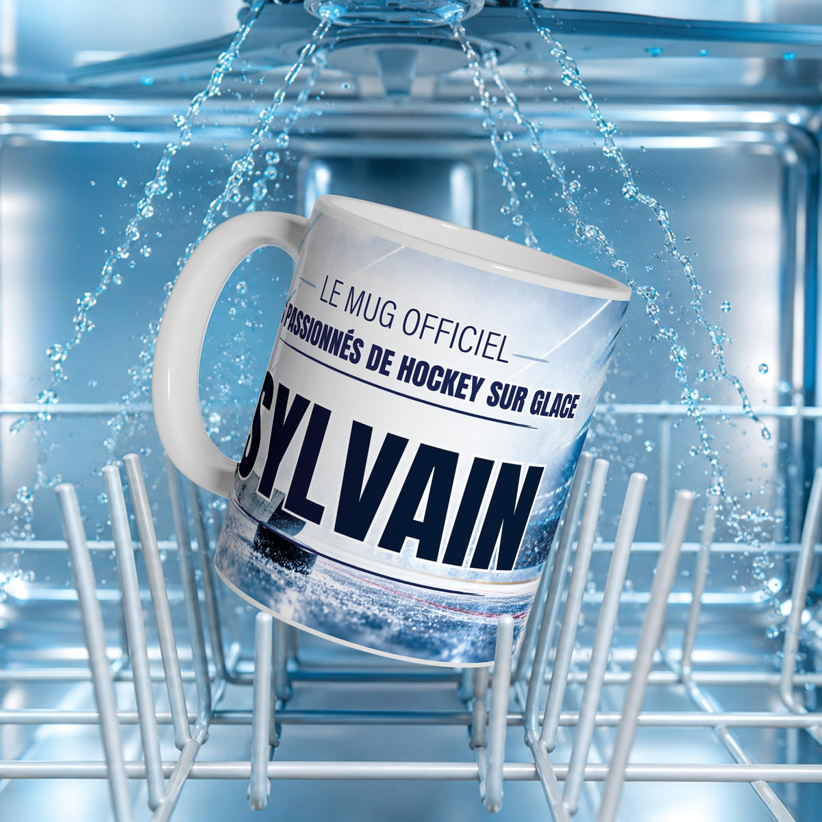 Mug hockey sur glace au prénom dans le panier d'un lave-vaisselle : impression compatible lave-vaisselle ; neuf textes au choix, dont vos propres phrases, livré chez vous (exemple)