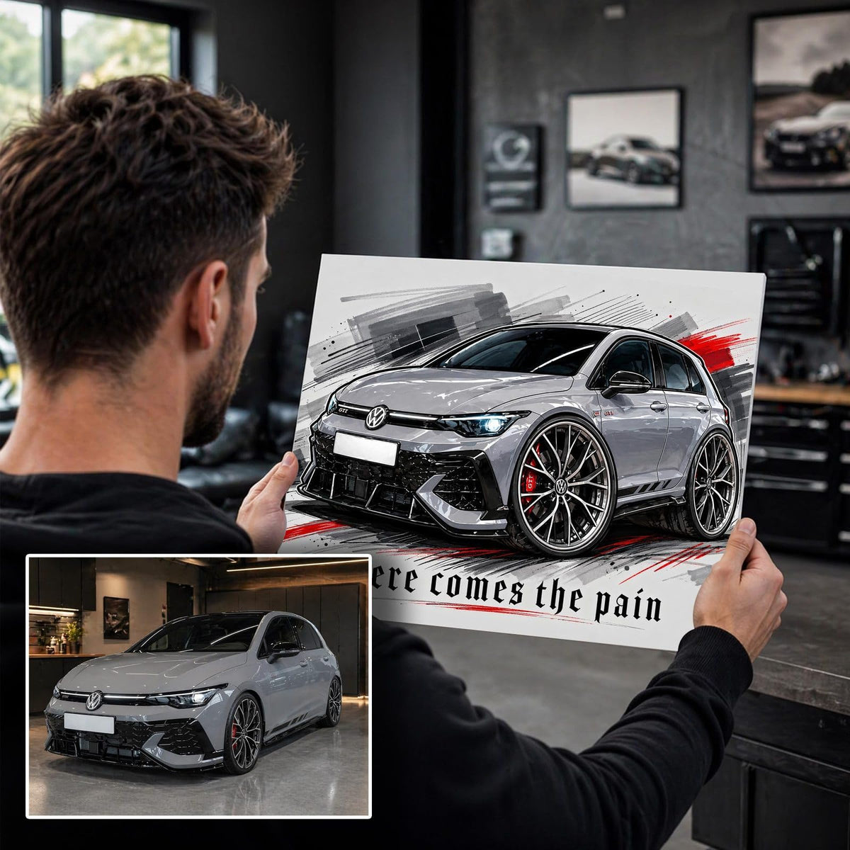 Votre voiture caricaturée d'après photo, style cartoon gris et rouge avec phrase personnalisée en bas, imprimée en affiche (poster) et livrée chez vous ; photo d'origine à côté (exemple)