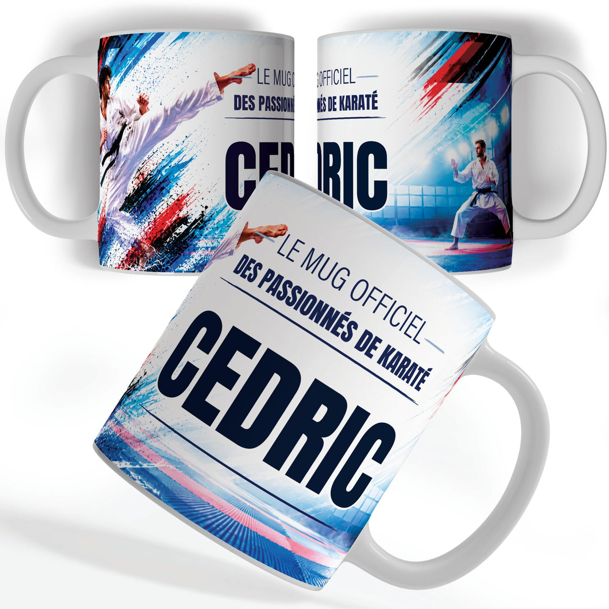 Mug karaté personnalisé avec prénom, vu sous trois angles : un karatéka en coup de pied haut, décor imprimé à 360° sur céramique blanche ; livré chez vous (exemple)