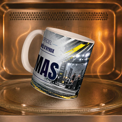 Mug façon Hyrox dans un four à micro-ondes, on y voit les box et kettlebells : compatible micro-ondes, aussi en version magique révélée par la chaleur ; livré chez vous (exemple)