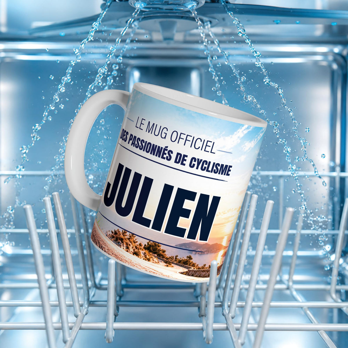 Mug cyclisme au prénom dans le panier d'un lave-vaisselle : impression compatible lave-vaisselle ; neuf textes au choix, dont vos propres phrases, livré chez vous (exemple)
