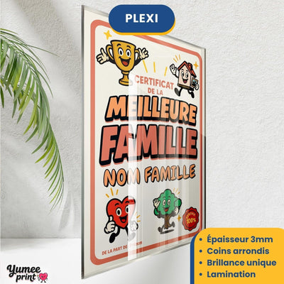 Certificat de la meilleure famille sur plexiglas de 3 mm aux coins arrondis, finition brillante, avec le nom de famille et votre signature, livré chez vous (exemple)