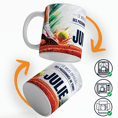 Mug tennis femme vu sous deux angles, prénom et texte au choix ; compatible lave-vaisselle et micro-ondes, expédié calé dans une boîte en carton jusque chez vous (exemple)