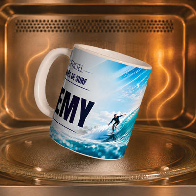 Mug surf personnalisé dans un four à micro-ondes, pour réchauffer café ou thé ; décor imprimé tout autour de la tasse en céramique, livré chez vous (exemple)