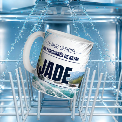 Mug kayak au prénom dans le panier d'un lave-vaisselle : impression compatible lave-vaisselle ; neuf textes au choix, dont vos propres phrases, livré chez vous (exemple)