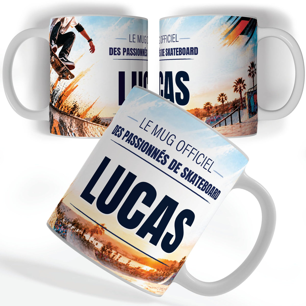 Mug skateboard vu de face et de dos : skateur en plein saut, « Le mug officiel des passionnés de skateboard » et votre prénom, imprimés sur céramique blanche et livrés chez vous (exemple)
