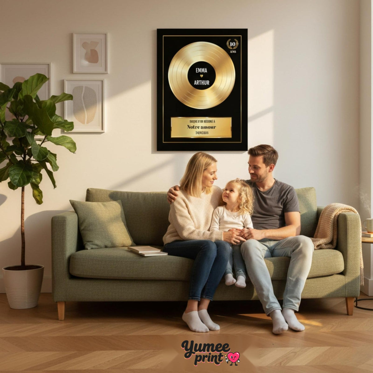 Exemple de déco : disque d'or de vos années ensemble au salon, prénoms, date et nombre d'années au choix, livré chez vous en affiche (poster), toile canvas, cadre ou plexiglas (exemple)