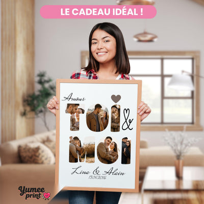 Tableau Toi & Moi en cadre bois clair présenté comme cadeau : une photo par lettre, le titre « Amour », vos prénoms et votre date, imprimé puis livré chez vous (exemple)