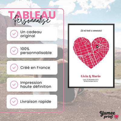 Carte en cœur teinte carmin en cadre noir : un cadeau original, entièrement personnalisable avec votre lieu, vos prénoms et votre date, imprimé en haute définition et livré chez vous (exemple)